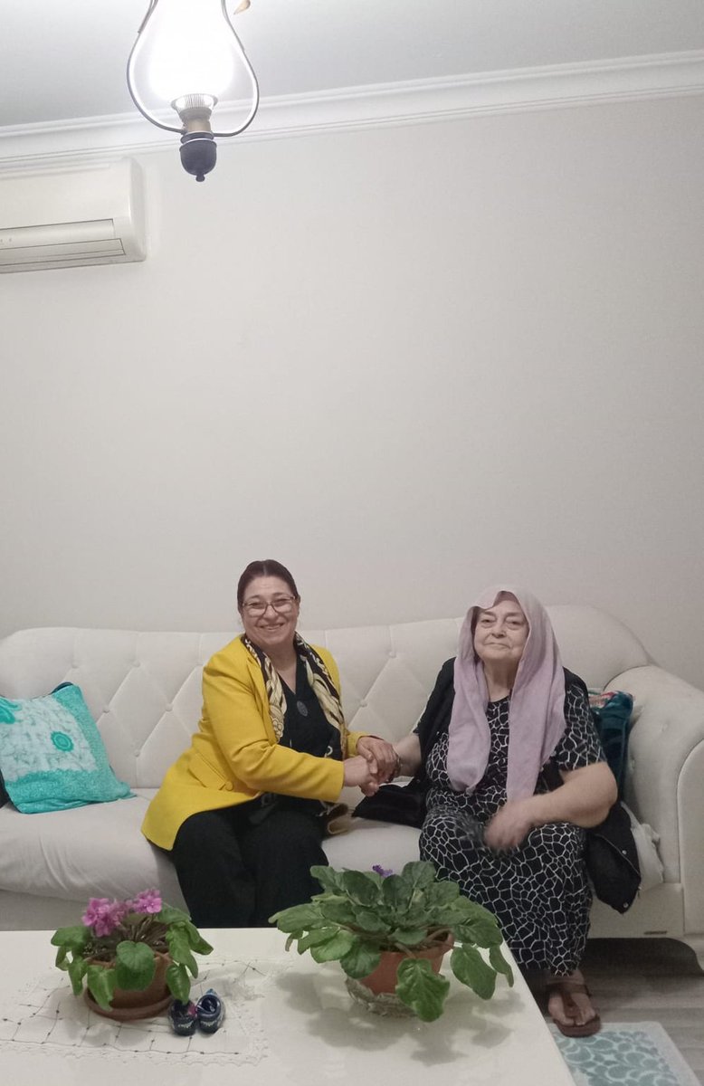 Genel Başkanımız Sayın Devlet Bahçeli’nin talimatları ile “#HayırlıGünlerKomşum” ve “#DerdinDerdimizdir” ziyaretleri kapsamında Beylikdüzü  İlçemiz 
Marmara mah 115.sok demaş evleri Nazmiye erdem Ailesini 
İlce Başkanimiz SN <a href="/NurcanTezer6/">Nurcan Tezer</a> 
 Ziyaret Etti 

Kendilerine nazik