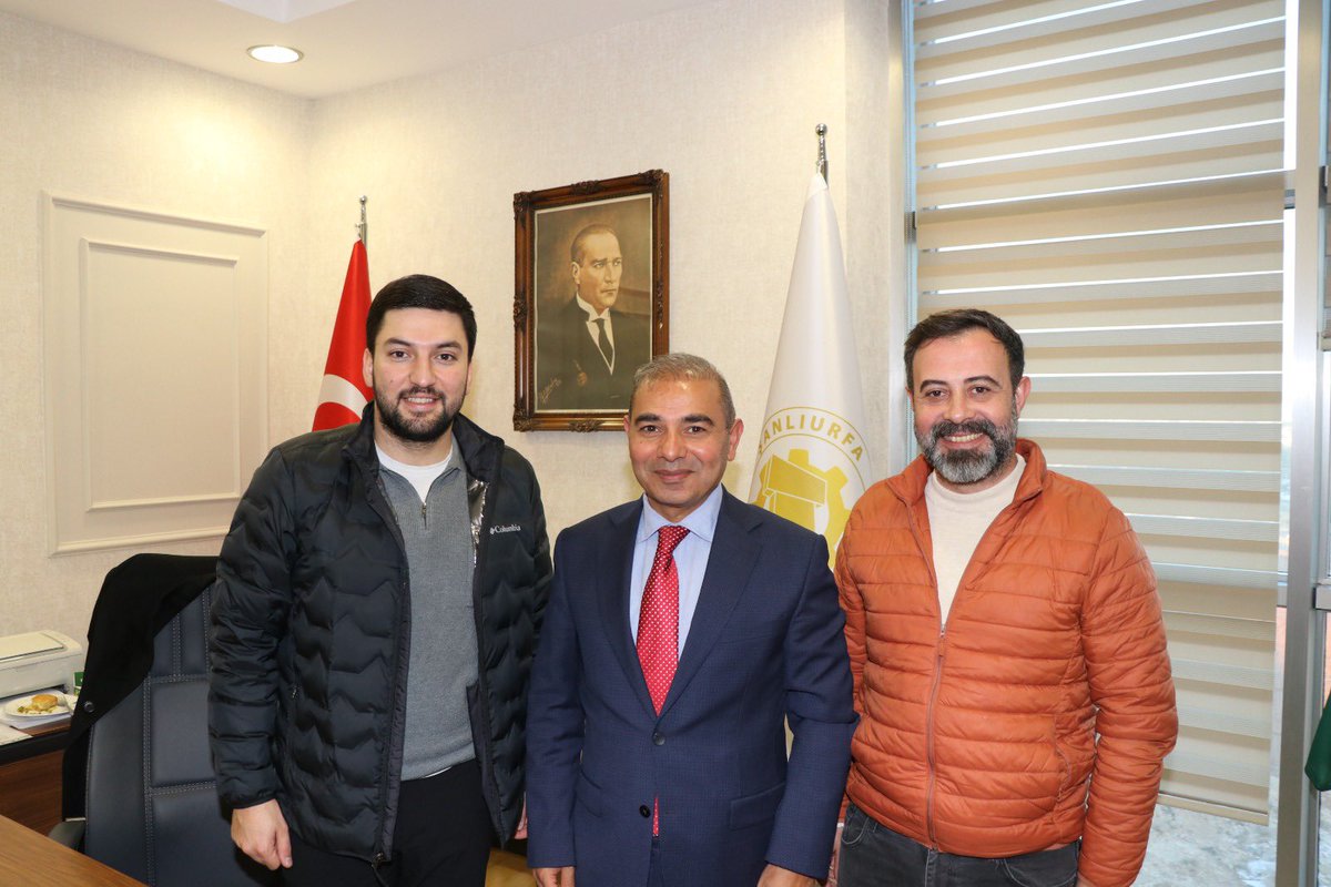 Arami Pizza ve Baklava’nın kurucuları Özgür İzol Ömer Ademoğlu  bizleri ziyaret etti. tarihi 58 Meydanı’nda hayata geçirilmesi planlanan Arami Baklava Akademisi projesine dair kapsamlı bilgiler paylaşıldı. Şanlıurfa Gastronomimize sahip çıkan girişimcilerimizi tebrik ediyorum.