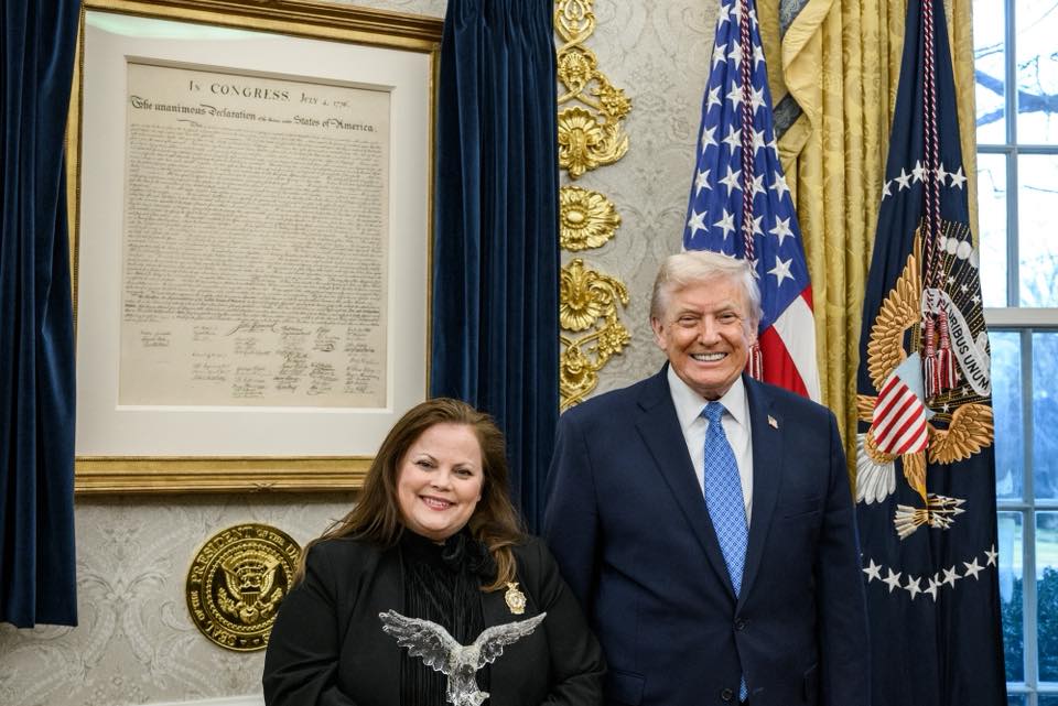 NFRW's tweet image. It was a high honor to present @POTUS with the National Federation of Republican Women Americanism Award. This beautiful crystal eagle sculpture was designed and created especially for him as a symbol of our deep gratitude. President Trump graciously welcomed NFRW to the Oval…
