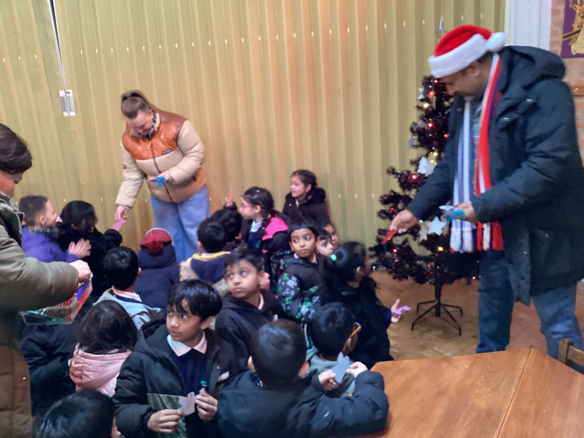 missbukhari_'s tweet photo. Year 3 have had a fabulous time at The Church of the Resurrection this afternoon where they were able to enrich their knowledge of #Christianity and learn more about #Christmas traditions and their origins. @AbbeyMead_TMET https://t.co/I7mB6eHWMf