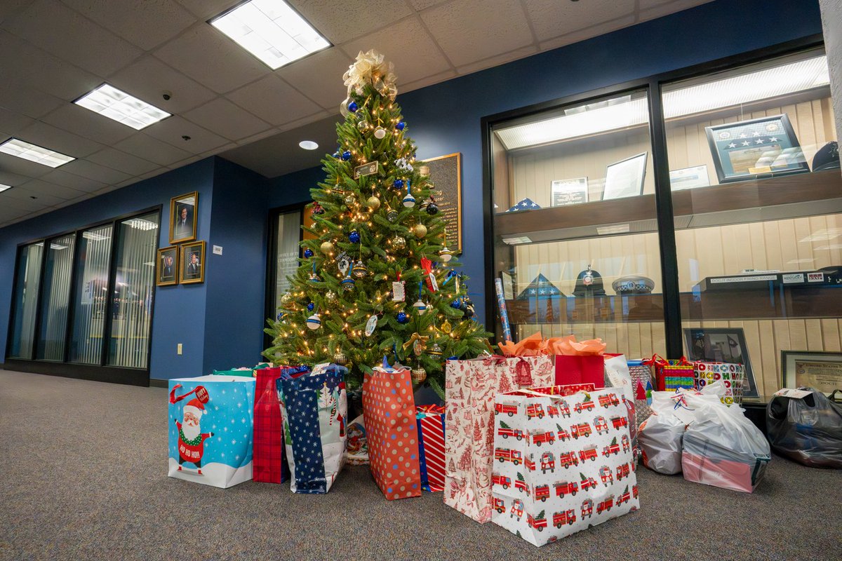 KYDOCJT's tweet photo. Once again, every tag on the Angel Tree at DOCJT was claimed. This tradition never fails to remind us of the generosity and compassion of our staff, who show up year after year to help make the holidays brighter for children in our community. https://t.co/TLGZiEDrvk
