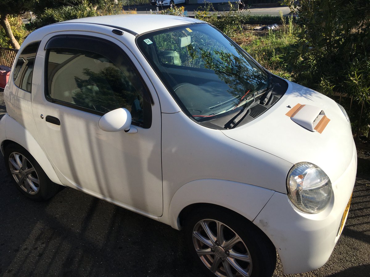 Mikchey7's tweet photo. スズキでeビターラを開発してた時は、SUVを知らなかったのでエスクードノマドを買って乗って、今はミニカーなど小さな車に関わるので、似たようなツインに乗ってみます。
開発には消費者の立場になって目標性能を分析する、ベンチマークが一番大事です。
#evitara #suzuki #escudo #twin #tmini #SUV https://t.co/sO4cengLuq