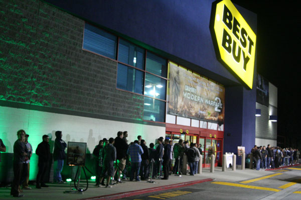 VideoGameHstry's tweet image. It's 2009 and you're in line for the MW2 midnight release