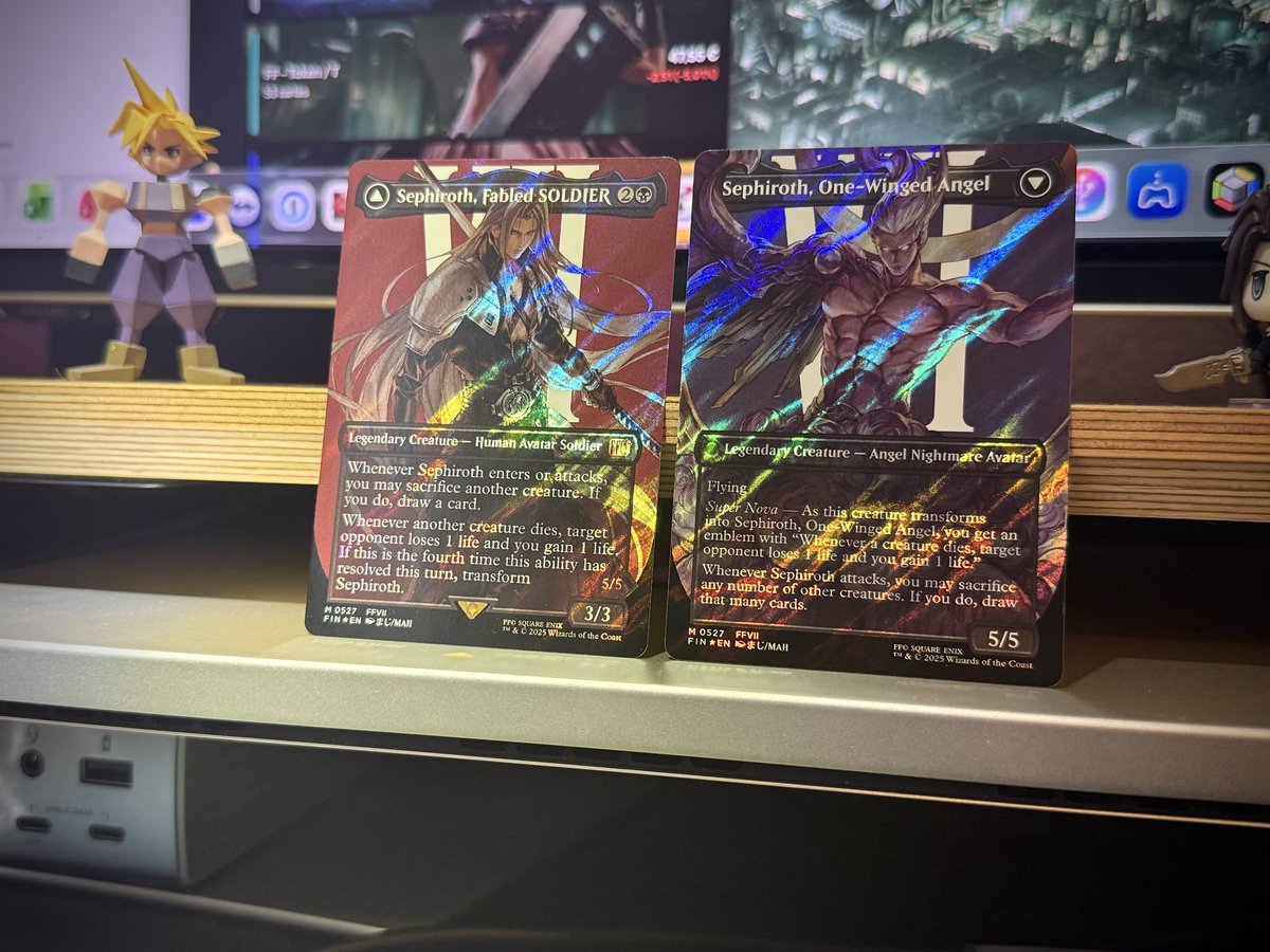 FlashMarseille's tweet photo. Double dose de Sephiroth Surge Foil ✨
Normalement le class…grimoire est complet en l’état, mais #MagicXFinalFantasy a décidé de repousser les limites du fullset avec leur (magnifique) ChocoboBundle 😅
#FFVII #FFTCG https://t.co/lzRzZbiZ5u