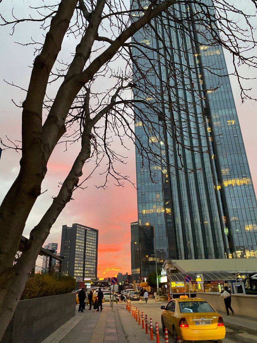 meğer bulutmuş göğsümüz nasıl da geçiyoruz*