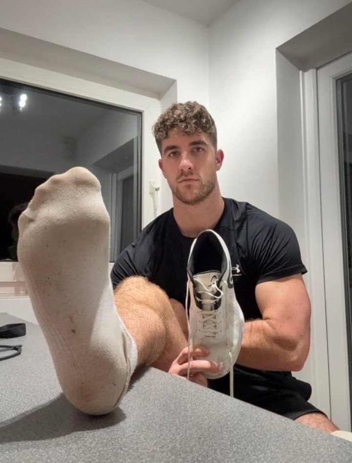 MasterA62952's tweet photo. ❤️🦵There aren’t many things that hit the way getting a dm from one of your favs telling you you’re one of theirs does. 👑👑
Warm and fuzzy meets sweaty and cummy🔥🔥 https://t.co/mr0jOxnGb4