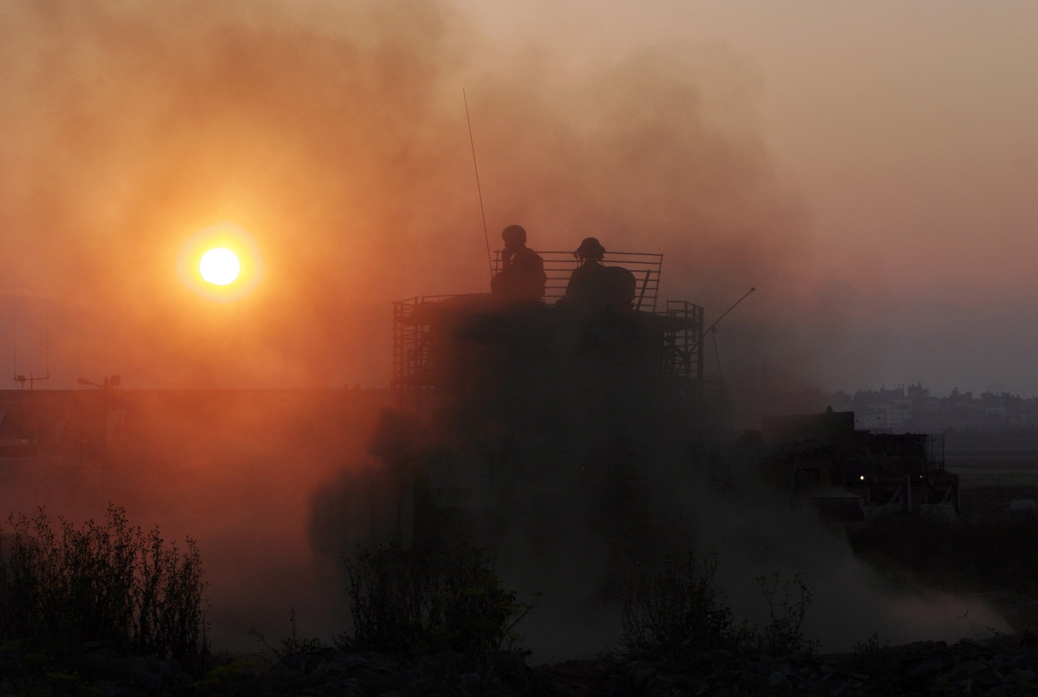 عاجل إيران و"iPhone 13".. ماذا نعرف عن "عملية الأخطبوط"؟ 