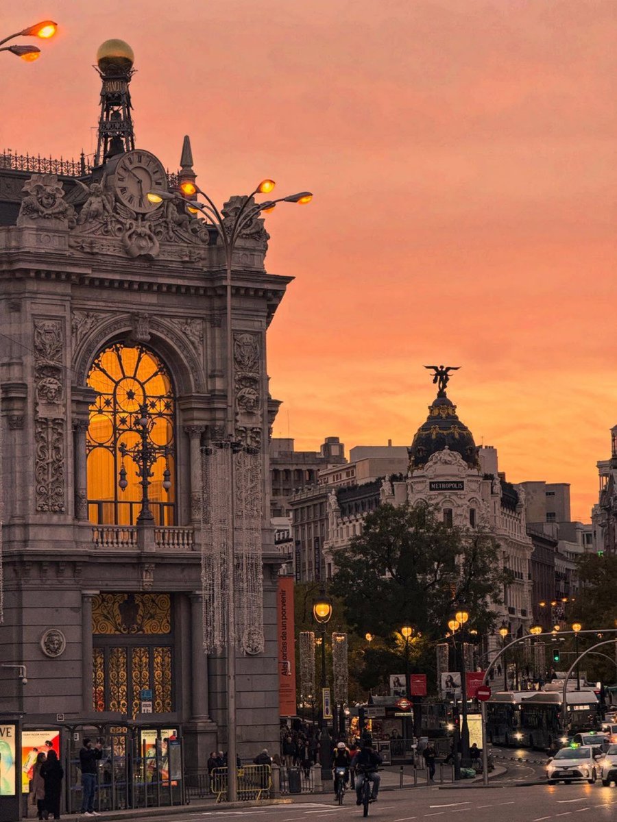 viewsoff_'s tweet image. Sunset in Madrid, Spain