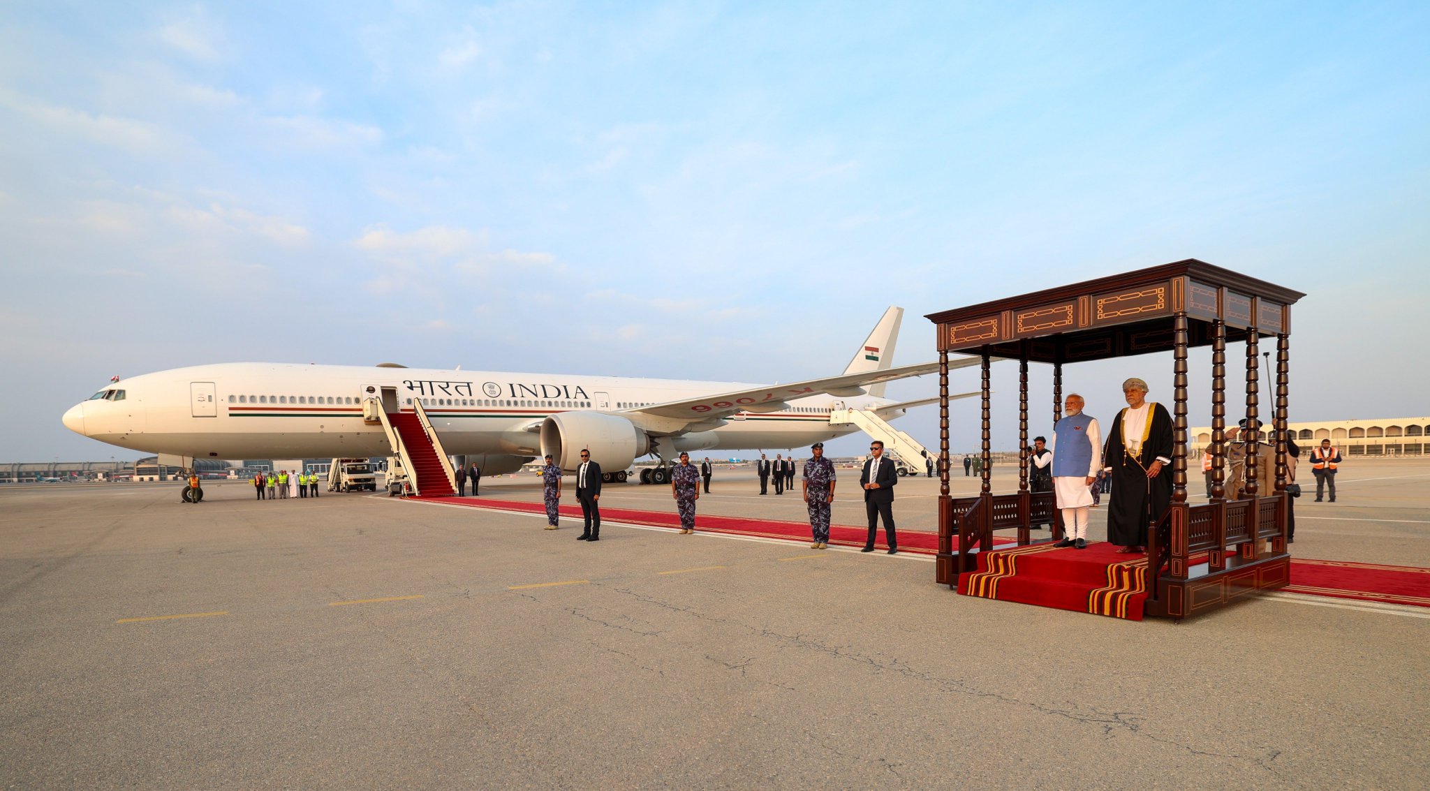 عاجل وثيقة وبرنامج تنفيذي و4 مذكرات تفاهم.. حصيلة الساعات الأولى من زيارة مودي لمسقط 