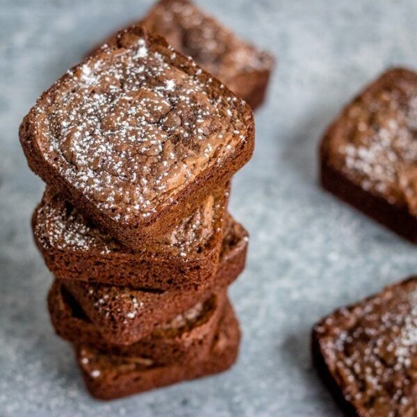 kyleecooks's tweet image. Easy Homemade Brownies without the box! Double, triple or quadruple the dry ingredients and make your own mix - add eggs, oil, and vanilla and bake. You're so welcome. #brownies #fromscratch #recipe kyleecooks.com/diy-brownie-mi…