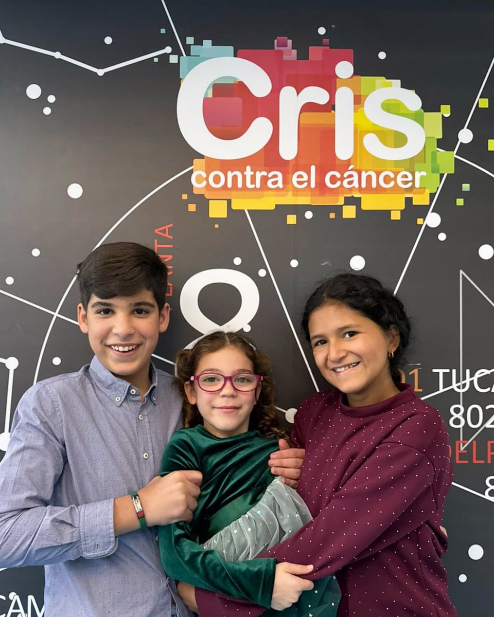 criscancer's tweet photo. 🔴Guillermo, Valentina y Daniela saben lo que significa tocar una campana.
Cada campana que suena es investigación. Y cuanta más investigación, más campanas podrán sonar.
Dona en 🔗 https://t.co/VoLBo47JN8 y #HazQueSueneLaCampana.🔔
#CRISContraelCáncer #GeneracionCRIS https://t.co/VhjESQjfWT