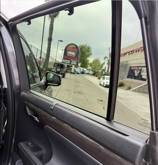 Thanks Lisa for the amazing review ⭐️⭐️⭐️⭐️⭐️

The team did an amazing and extremely fast job of repairing the window on my car. Safelite had come to my house with the wrong glass and, not wanting to wait until they could get the correct glass, 

ocwindshields.com