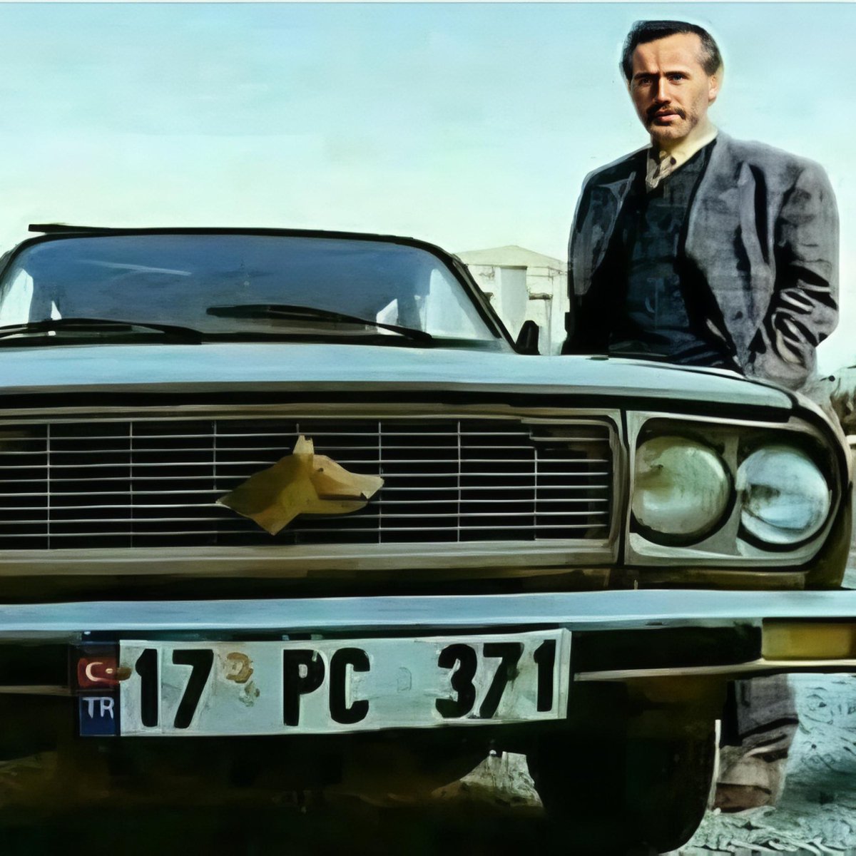 Elazığ’da uzun yıllar yaşadığı bilinen, kamuoyunda “Yeşil” kod adıyla tanınan Mahmut Yıldırım’ın, Etibank Elazığ Ferro Krom Tesisleri’nde uzun süre çalıştığı Elazığlılar tarafından bilinirken, resmi kayıtlara göre hâlâ hayatta olduğu iddia edildi.

Sözcü Gazetesi’ne göre