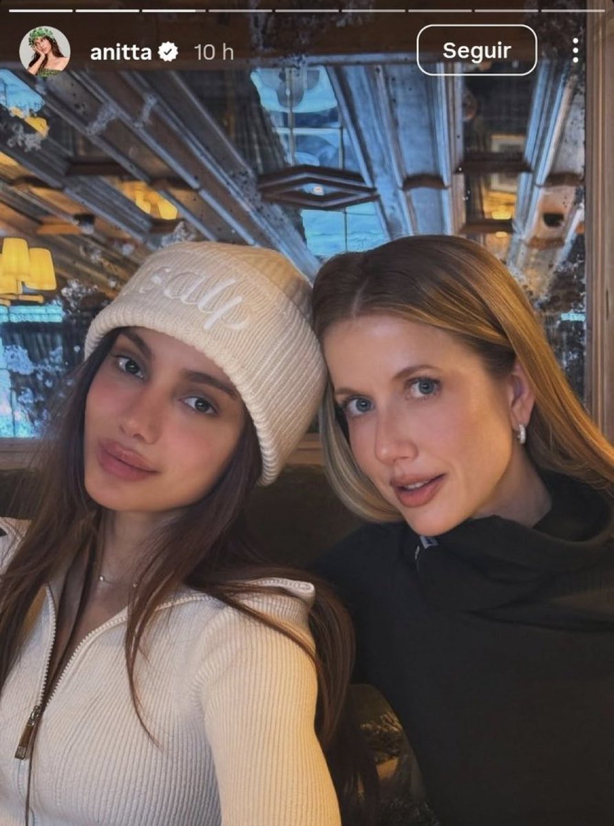 aarontsuarez's tweet image. la nueva cara de anitta CHAU