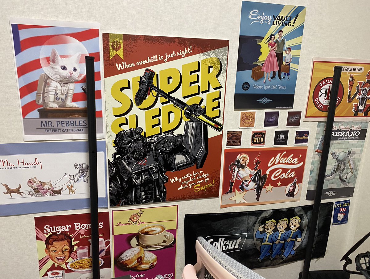 部屋の電気付けると背景はこんな感じ