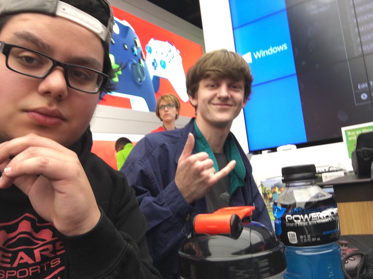 Daaamn my memory for today 😭 what a throwback <a href="/VicDamoneSean/">Sean</a> <a href="/MonstyArts/">monstyARTS</a> <a href="/ZachButera/">ZachButera</a>