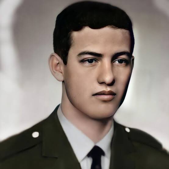 Esat Oktay Yıldıran'ı anlamak için, 
Diri diri yakılan Asteğmen İlyas Bayraktutar'a yapılanları bilmek gerekir.!
Asteğmeni canlı canlı yakanlar kimlerdi.! 
#EsatOktayYıldıran 
#İlyasbayraktutar