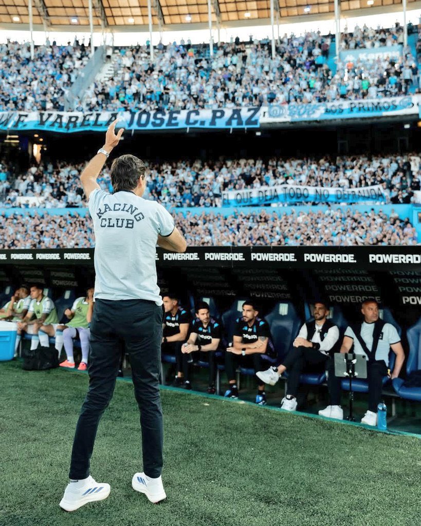 #Racing Gustavo Costas tomó la decisión de aceptar los 3 años de contrato que le ofrece La Academia.

Restan reuniones para definir la cuestión económica, que no sería un inconveniente. Hay optimismo que se cierre entre hoy y mañana.