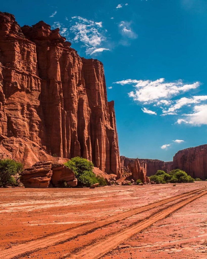 Parque Nacional Talampaya 💙 un sitio declarado Patrimonio de la Humanidad por la UNESCO en la provincia de La Rioja. El parque es un importante sitio paleontológico, con fósiles del período Triásico