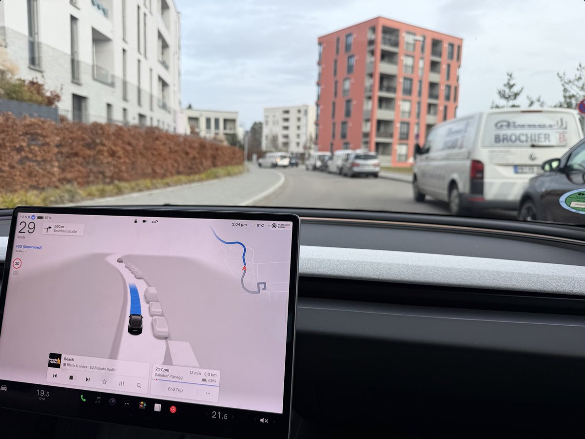 Sehr beeindruckende Fahrleistung!
Ich habe mich immer wohl gefühlt als Beifahrer des Computers. #Tesla #FSD