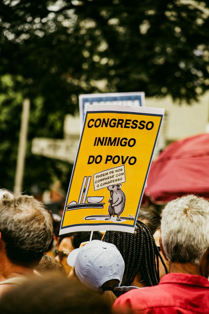 Após um acordo de bastidores, a redução de penas avança no <a href="/SenadoFederal/">Senado Federal</a> 

O governo teria aceitado enfraquecer punições como moeda de troca para destravar projetos econômicos, mais um episódio em que princípios viram ficha de negociação no Congresso

Vergonhoso <a href="/jaqueswagner/">Jaques Wagner</a>