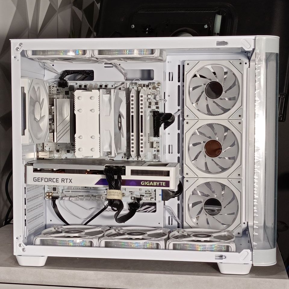 AURA PC 💻 tweet media