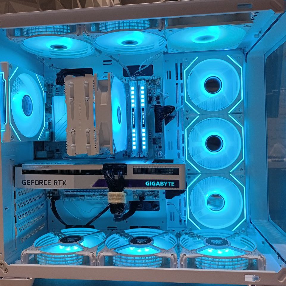 AURA PC 💻 tweet media