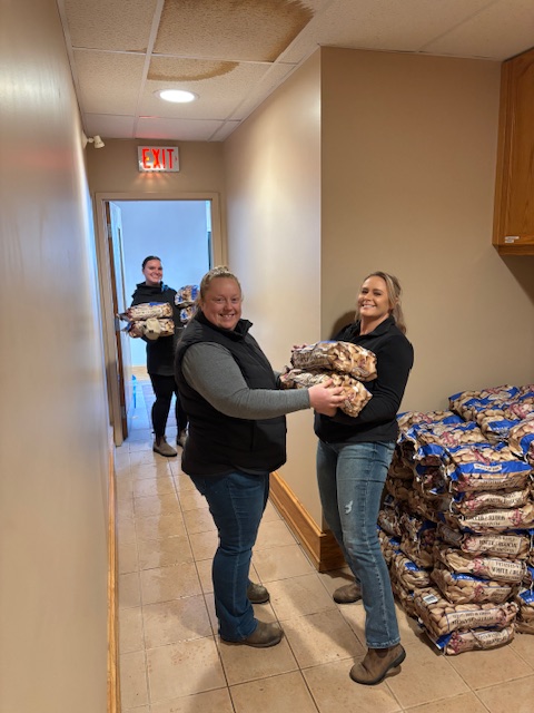 The spirit of Christmas is alive and well once again with our Listowel team. This, their 9th year of donating potatoes, sourced in partnership with Tupling Farms, to area food banks was the largest to date. 773, 10lb. bags of potatoes were donated to 6 area food banks and 3 meal