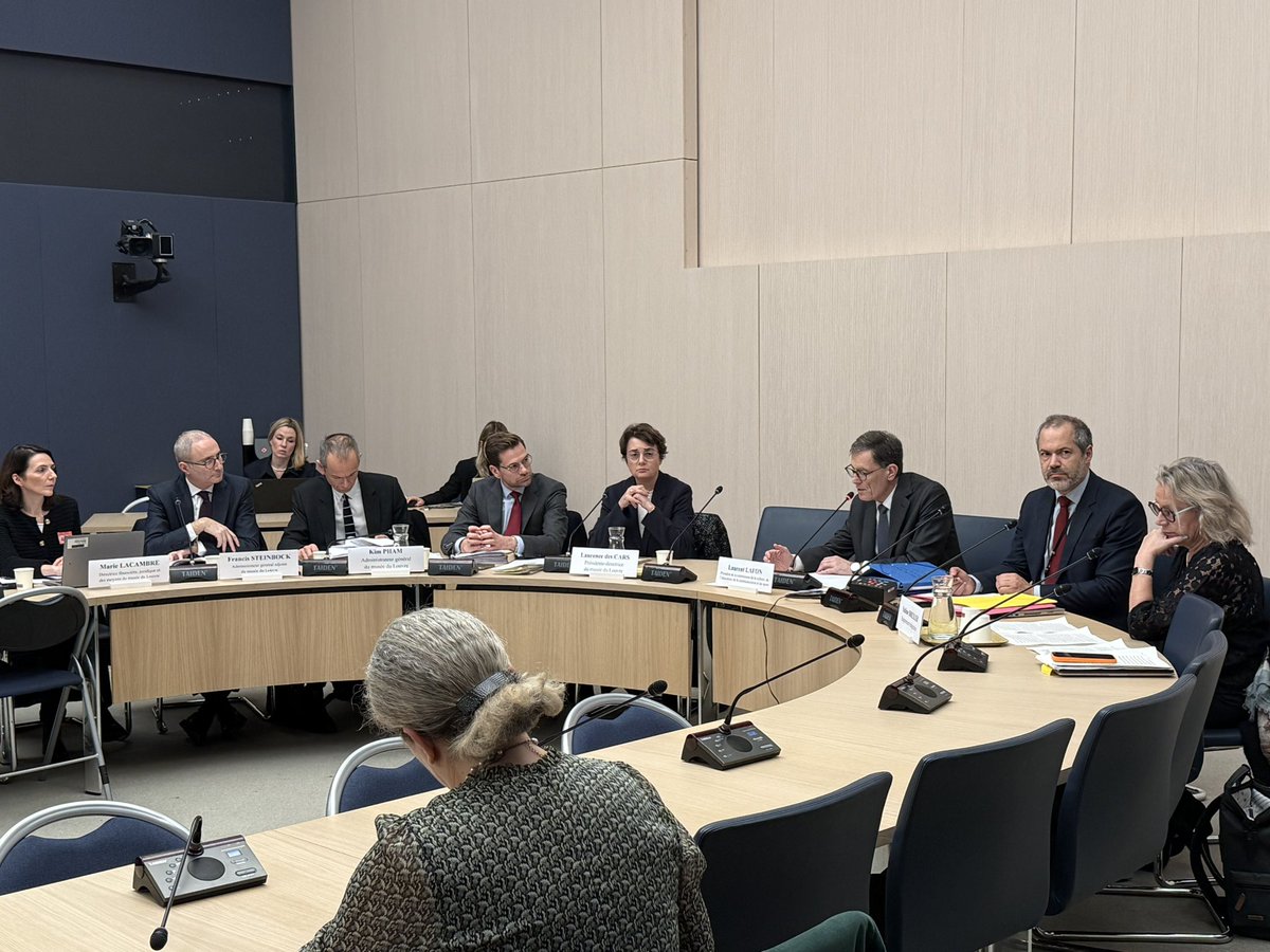 LaugierMichel's tweet photo. 🗣️ Nouvelle audition de Laurence des Cars, Présidente-directrice du @MuseeLouvre, à la suite des éléments recueillis dans le cadre des travaux de la #ComCultSenat sur le vol des bijoux de la Couronne

👉enquête administrative
👉schéma directeur de sûreté
👉rapport @Courdescomptes https://t.co/wKBQJW5w8G
