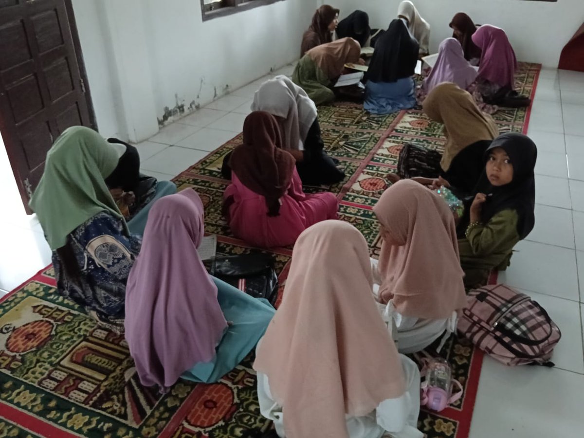 Masa Tanggap Darurat Aceh berlanjut hingga 25.12.2025, BKPRMI Aceh Open Donasi [Keg TPA Masjid Pasca Banjir]
Berikut rekening BKPRMI Aceh via Bank Aceh 01001990000060 - BSI 7254214803.
 Jumlah kini Rp 10.200.000,-
Tersalurkan  Rp 7.640.000,-
(Photo santri TPA-Bener Meriah)