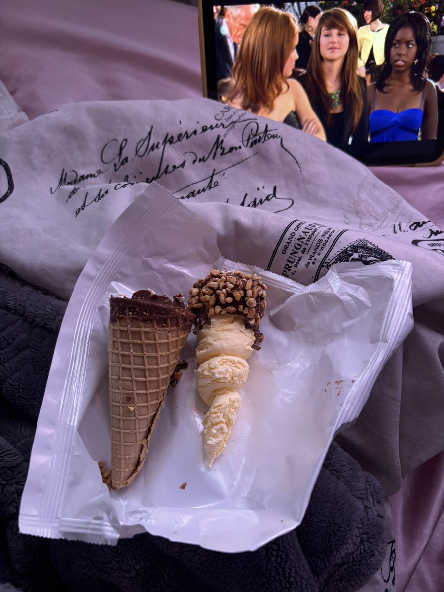 ResilienceX3's tweet image. am i the only one that does this??