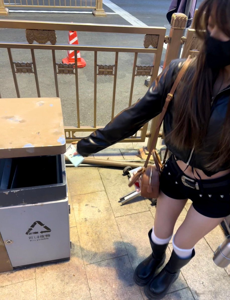 福利姬喜欢侧入分享的黄推图片1 - 网红私拍内容