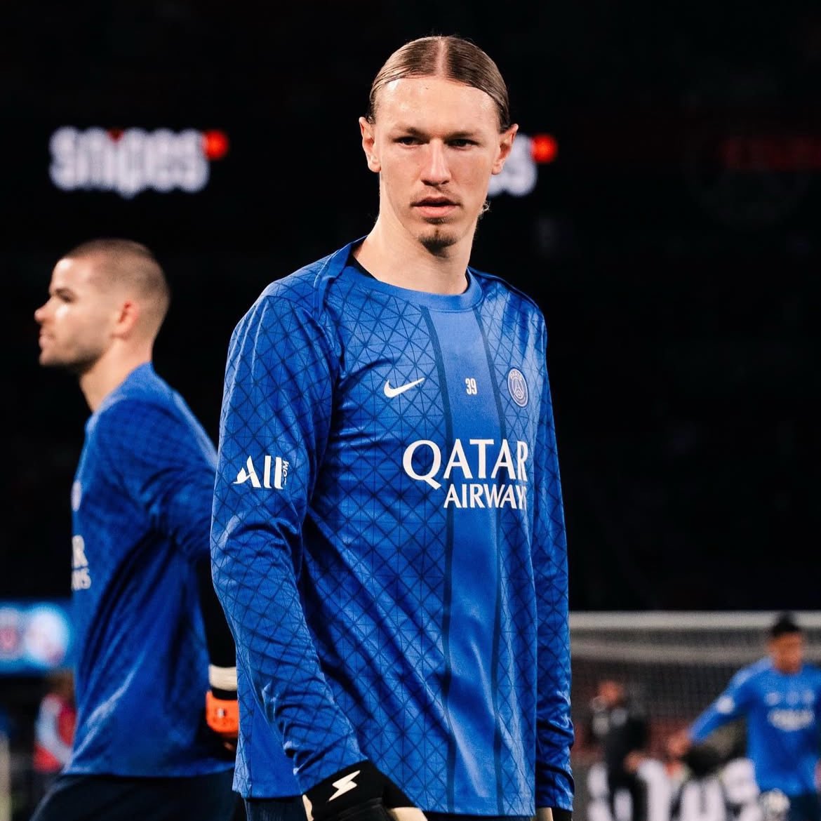 A chance do Flamengo vencer hj e ser campeão passa muito por esse rapaz aqui. Esse Safonov é fraquinho.