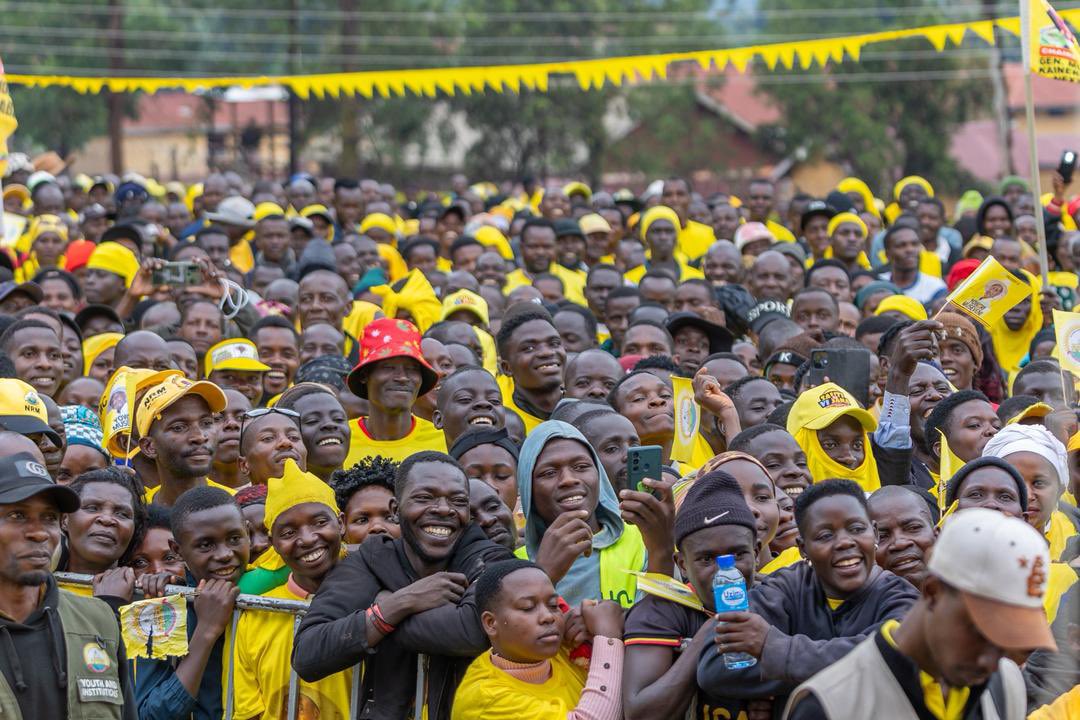 KagutaMuseveni's tweet photo. Today, I addressed my people in Mityana at my second rally . I reminded them that the NRM’s work in this area began long ago, starting with opening up roads to link production to markets and services. 
At one time, we partnered with investors from Yugoslavia through a barter arrangement, using agricultural produce to construct the Mityana–Mubende road. As the economy strengthened, the road network was extended through Fort Portal, up to the Congo border. We shall also work on the Kakono–Manyi–Mubende–Sekanyonyi–Busunjju road and continue improving access to clean water for our people. I was also happy to see that access to safe water stands at 86% . 

Mwebale nnyo bana Mityana .