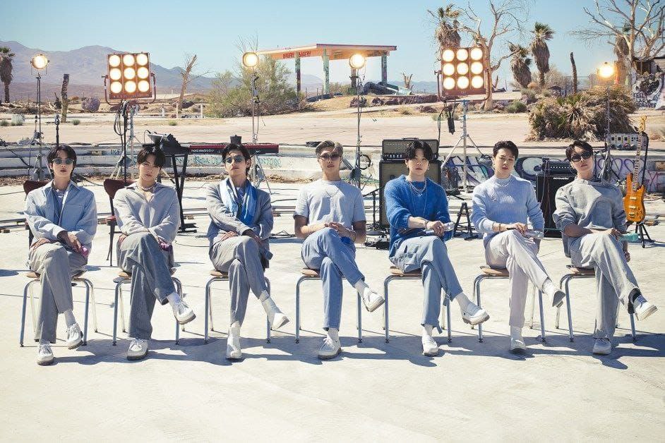 Twitter do Billboard 

Todas as músicas solo de um membro dos BTS  entrou na tabela Billboard Hot 100
#BTS_twt #방탄소년단 #BTS
<a href="/BTS_twt/">방탄소년단</a> #MOFA #amoraobts #fcuniversobts
#BTS #BTSARMY #YetToComeInBUSAN #PurpleYou
#bts2025jin #bts2025 #FCUNIVERSOBTS2025
#TEAMAMOSBTS2025