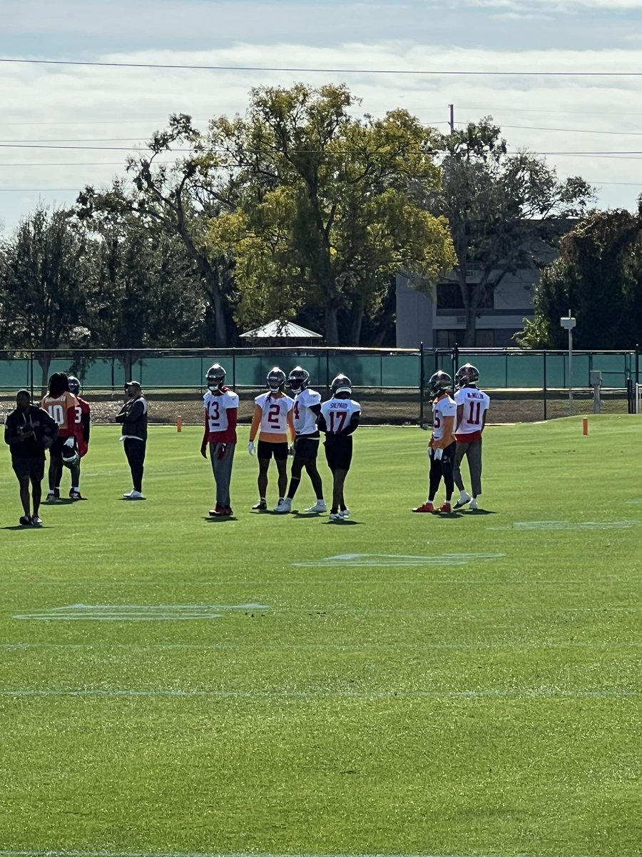 PewterReport's tweet image. Tykee Smith, SirVocea Dennis, and Cade Otton returned back to practice. 

Mike Evans and Jalen McMillan practiced, too. 

#Bucs had a full group with the extra days off.