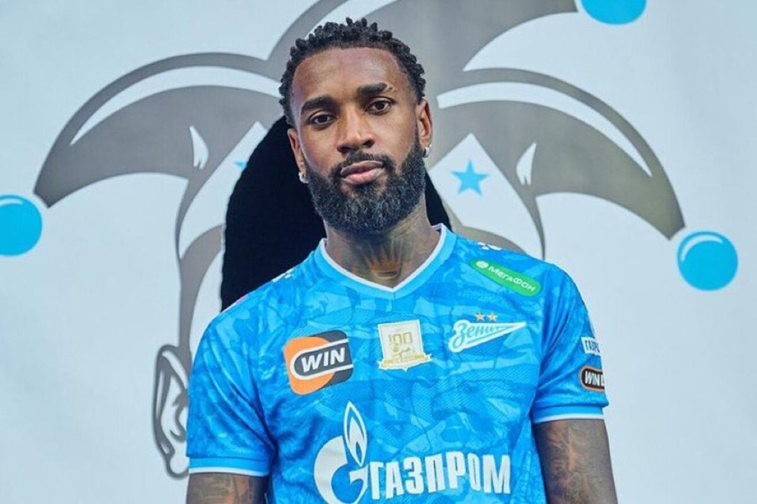 golsdobrasil1's tweet photo. 🚨 O jornalista Lucas Tanaka em seu canal no YouTube sobre um possível interesse do Atlético-MG no meio-campista Gerson (atualmente no Zenit, da Rússia).

Ao questionar o pai e empresário do jogador, Marcão, sobre a chance de Gerson jogar no Galo, ele respondeu de forma irônica e negativa: “Atlético Mineiro? Vocês não pagam ninguém. O Gerson vai sair daqui da Rússia pra jogar no Galo?

🗞️ @LucasTanaka 
📸 Zenit