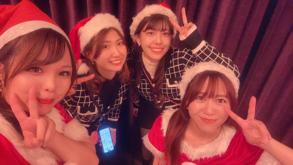 Kpaaaso's tweet photo. Christmas magic🪄🎩✨
あやとオソロで︎💕︎︎💕︎
サイコーーーーーーすぎた😭︎💕︎︎💕︎︎💕︎
明日も楽しみ︎🎅🏻🎄.*💕︎︎💕︎︎💕︎︎
はやく逢いたいカナやーん💗💗💗
かわいい大好きな西野家ともたくさん📷💖撮れたけどバタバタすぎて話せなかった🥹
#西野カナ
#カナやん
#西野家
#大好き https://t.co/JhU8OAzrMd