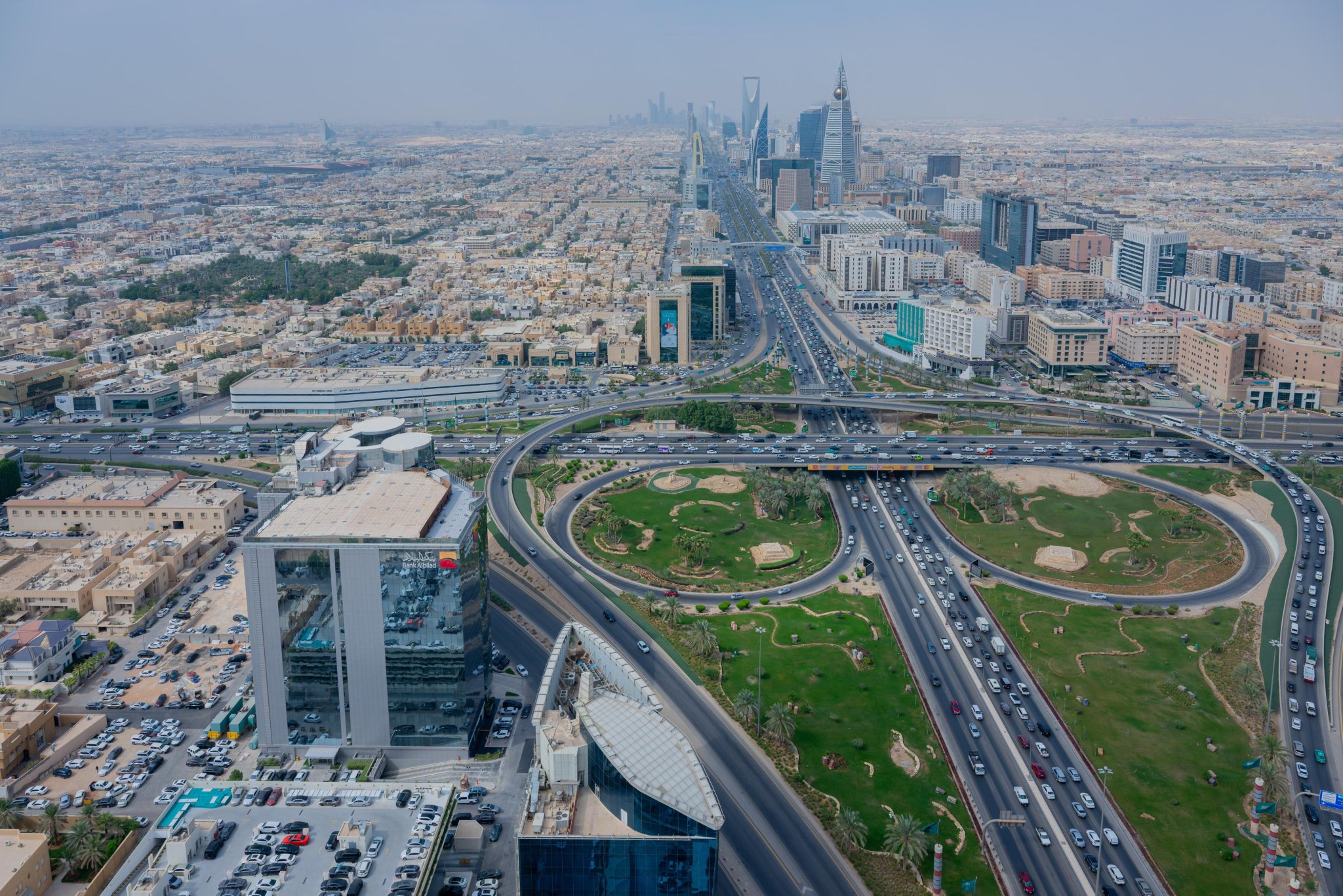 عاجل | أكثر من 6 ملايين متر مربع إجمالي مساحات الأراضي المخصصة ضمن برنامج التوازن العقاري في 9 مواقع بالعاصمة السعودية الرياض، تشمل 10 آلاف قطعة أرض، بمساحة 300 متر مربع للقطعة الواحدة. الأحياء هي: القيروان، والملقا، والنخيل، والنرجس، ونمار، والرماية، والرمال، والجنادرية. algharbi1 