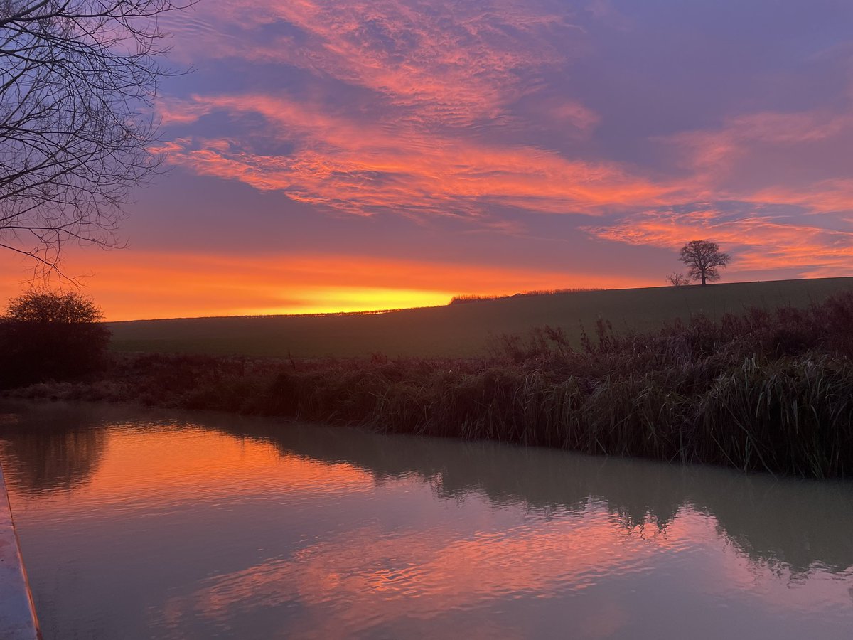 travelingjourna's tweet image. #sunrise this #morning at 8am #iphone12