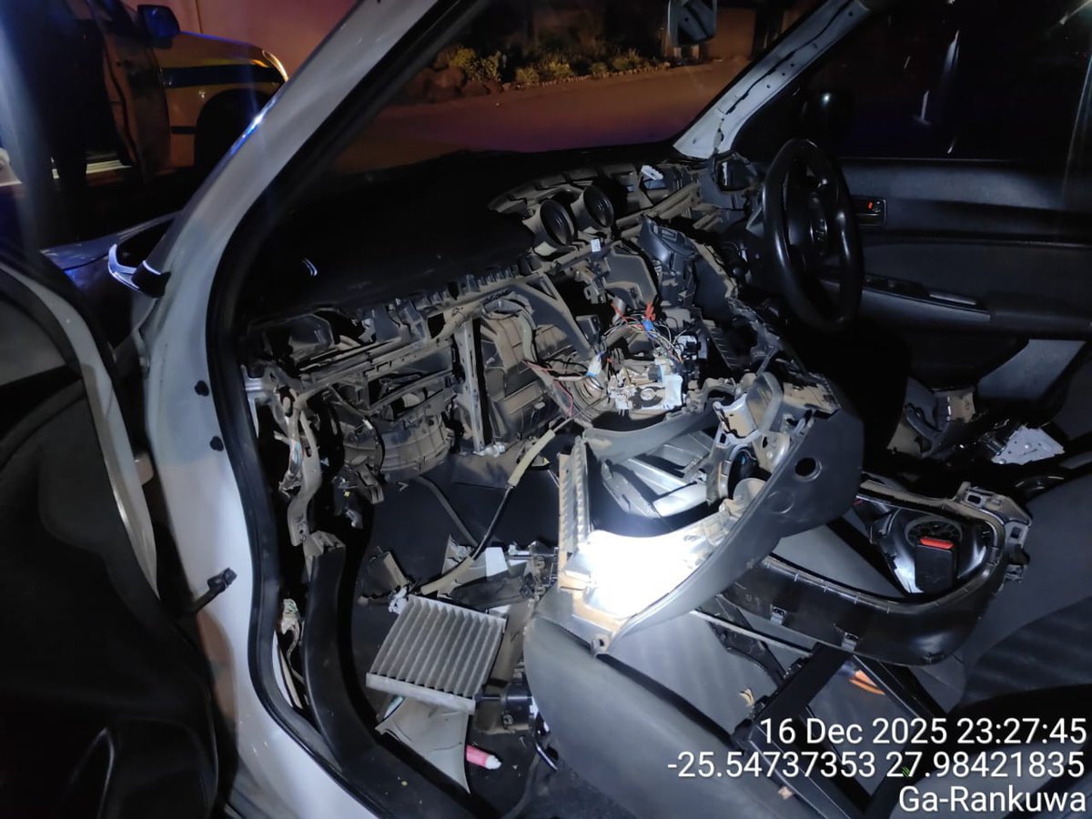 TshenoloPi's tweet image. Just yesterday P&amp;amp;C recovered this vehicle in less than an hour after it was reported hijacked. What's said is that when the criminals noticed the car was being looked for all over and that Tshenolo PI  is on its trail they left it like this and ran. Who do you think tipped off…