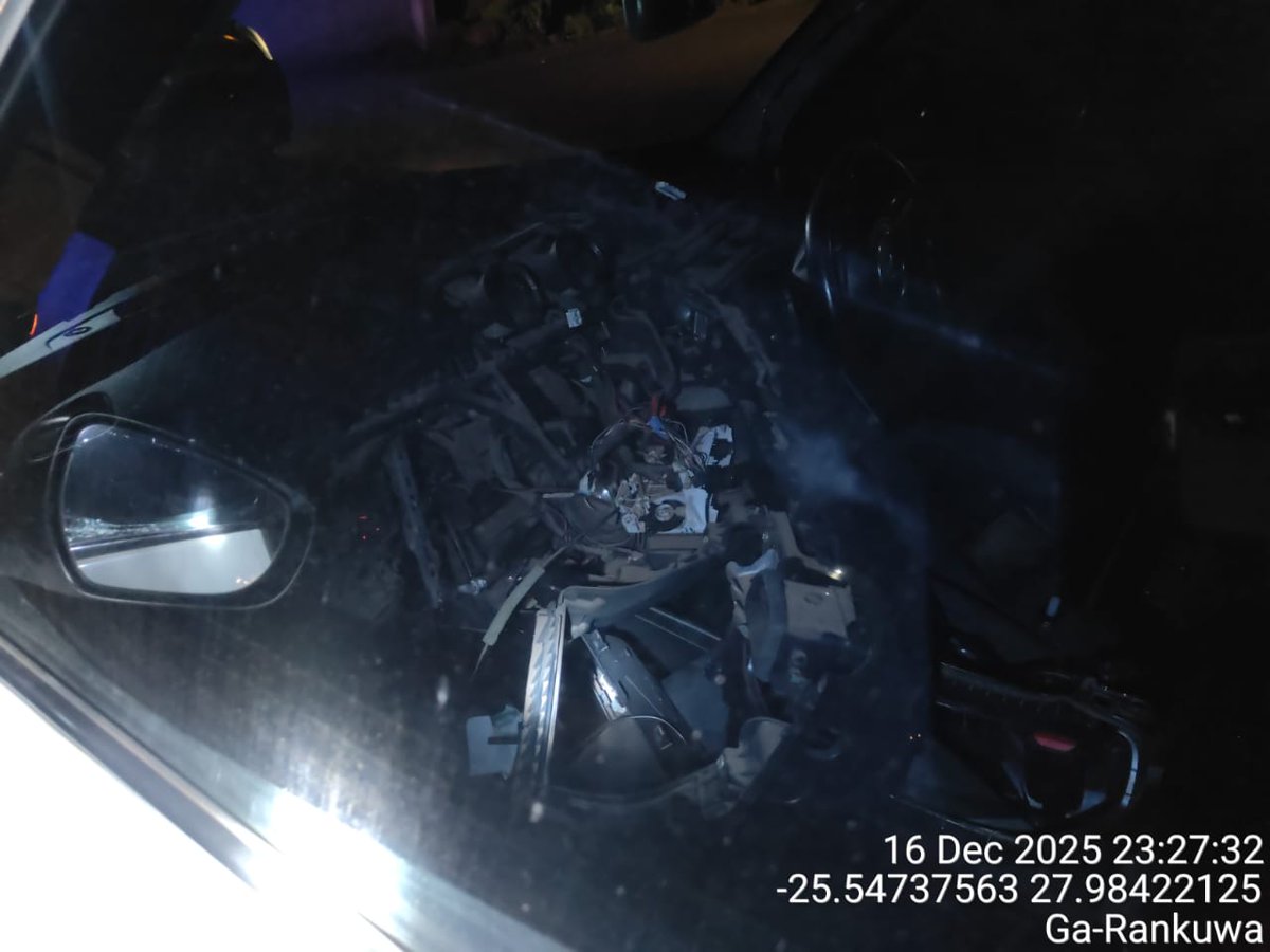 TshenoloPi's tweet image. Just yesterday P&amp;amp;C recovered this vehicle in less than an hour after it was reported hijacked. What's said is that when the criminals noticed the car was being looked for all over and that Tshenolo PI  is on its trail they left it like this and ran. Who do you think tipped off…