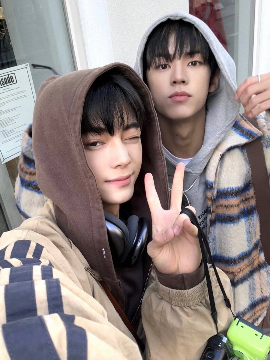 i0twssof's tweet image. ¿𝚈op? 𝚁obandome a mi explotadito para cantar 𝕛untos #𝚙o͞pꕀ𝕤tɑ𝕣s 🌟 porque esta rolita no se canta solo y ya verán que nuestras voces serán la mejor combinación después de las de #bǝst𝕚eːmǝ𝕝öd𝕚es જ⁀➴ ♡ las adoro, mis niñas!

#𝚑𝕚ro͞no’s 𓈒𓈒𓈒 𝄞 ٭ 𝑐l𝕚ché !