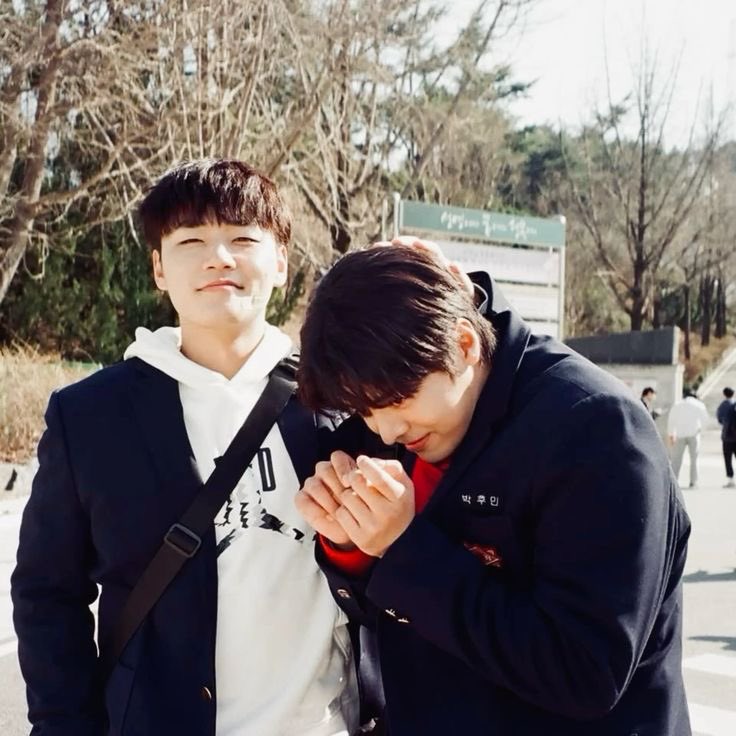 SWTDANN's tweet image. #shse + #bkgt christmas au - the holiday

• where sieun and gotak trade homes to escape from their problems and spend a peaceful christmas but what they don’t expect is to find a new love under the mistletoe