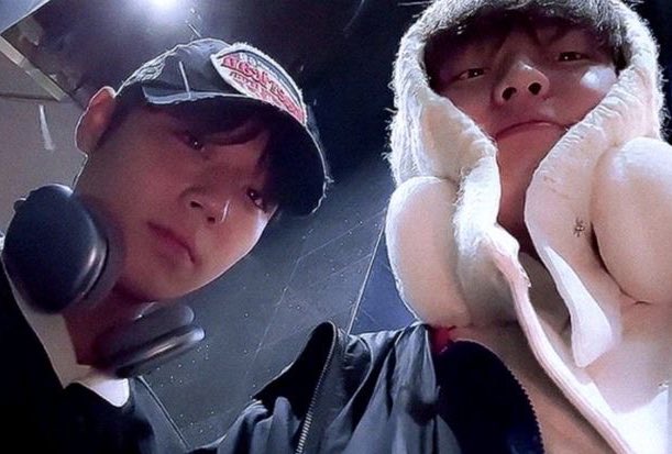 SWTDANN's tweet image. #shse + #bkgt christmas au - the holiday

• where sieun and gotak trade homes to escape from their problems and spend a peaceful christmas but what they don’t expect is to find a new love under the mistletoe