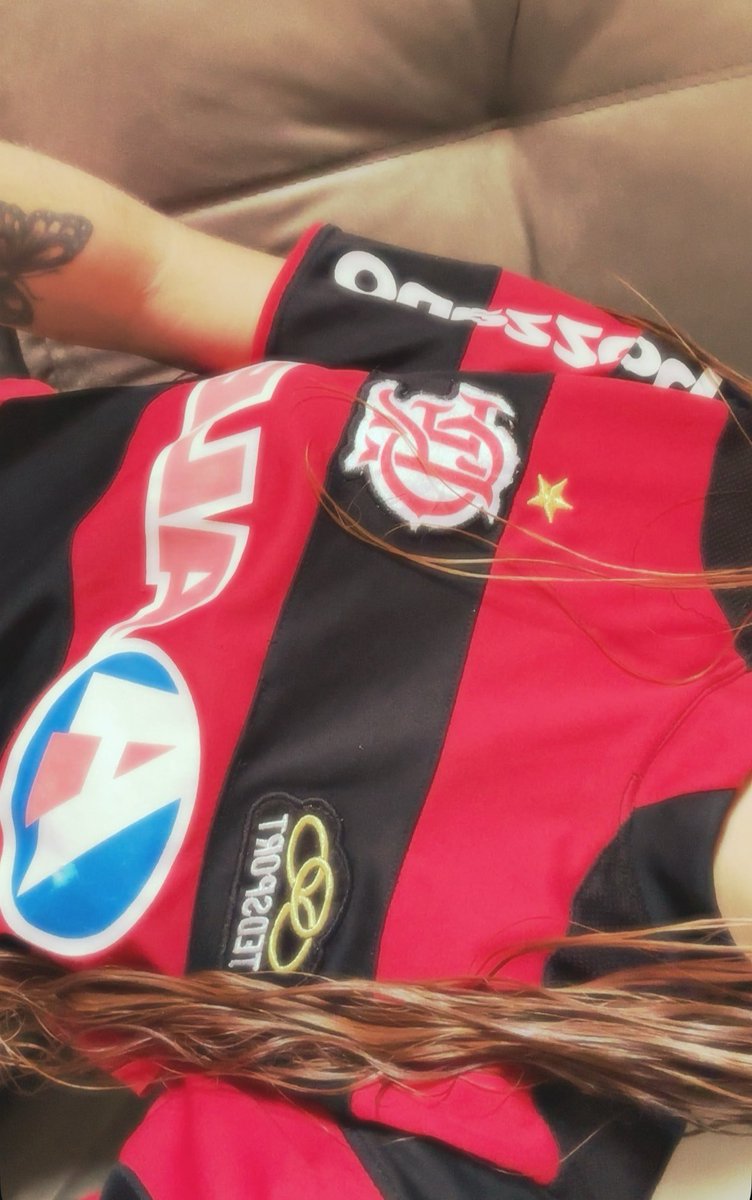 oLauraaaa's tweet photo. na relíquia do flamengo hoje❤️🖤 https://t.co/x6dCeeYwHv