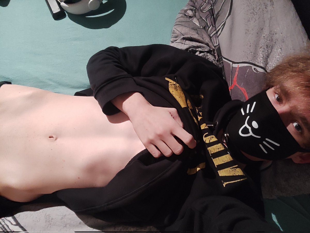 I reaaaally need Suggestions for poses;-;
#femboy #twink #gay #tummy