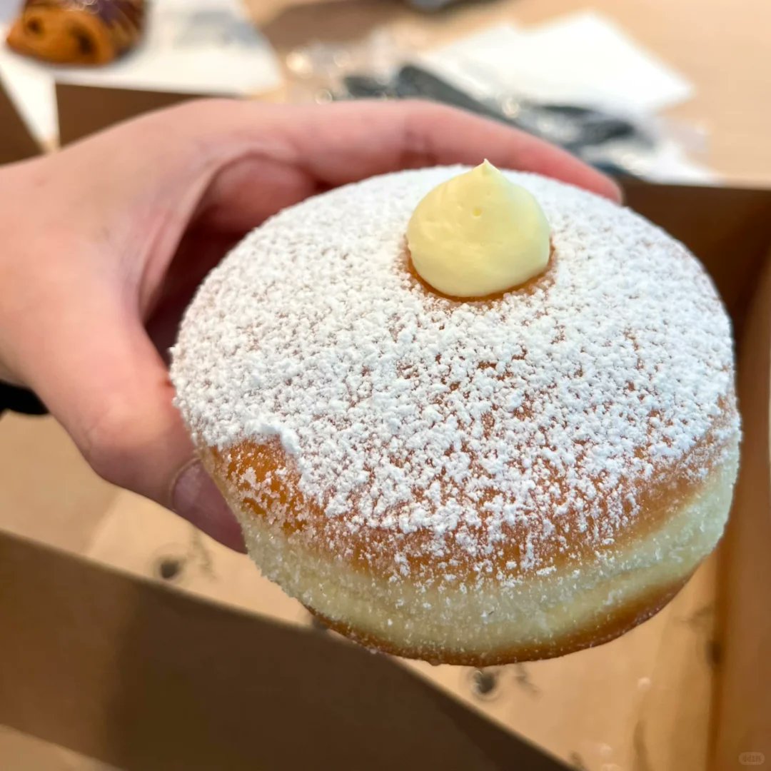 DanielThomWS's tweet image. After eating the donuts from that trendy shop, I feel like I'm really doomed.