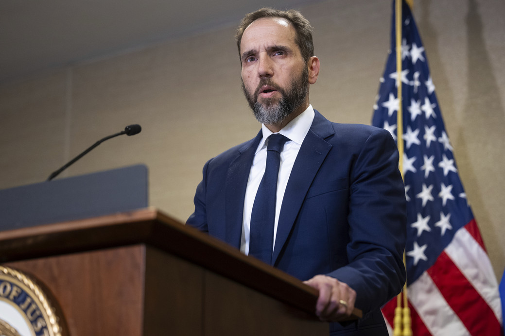 Protect Kamala Harris ✊ tweet media