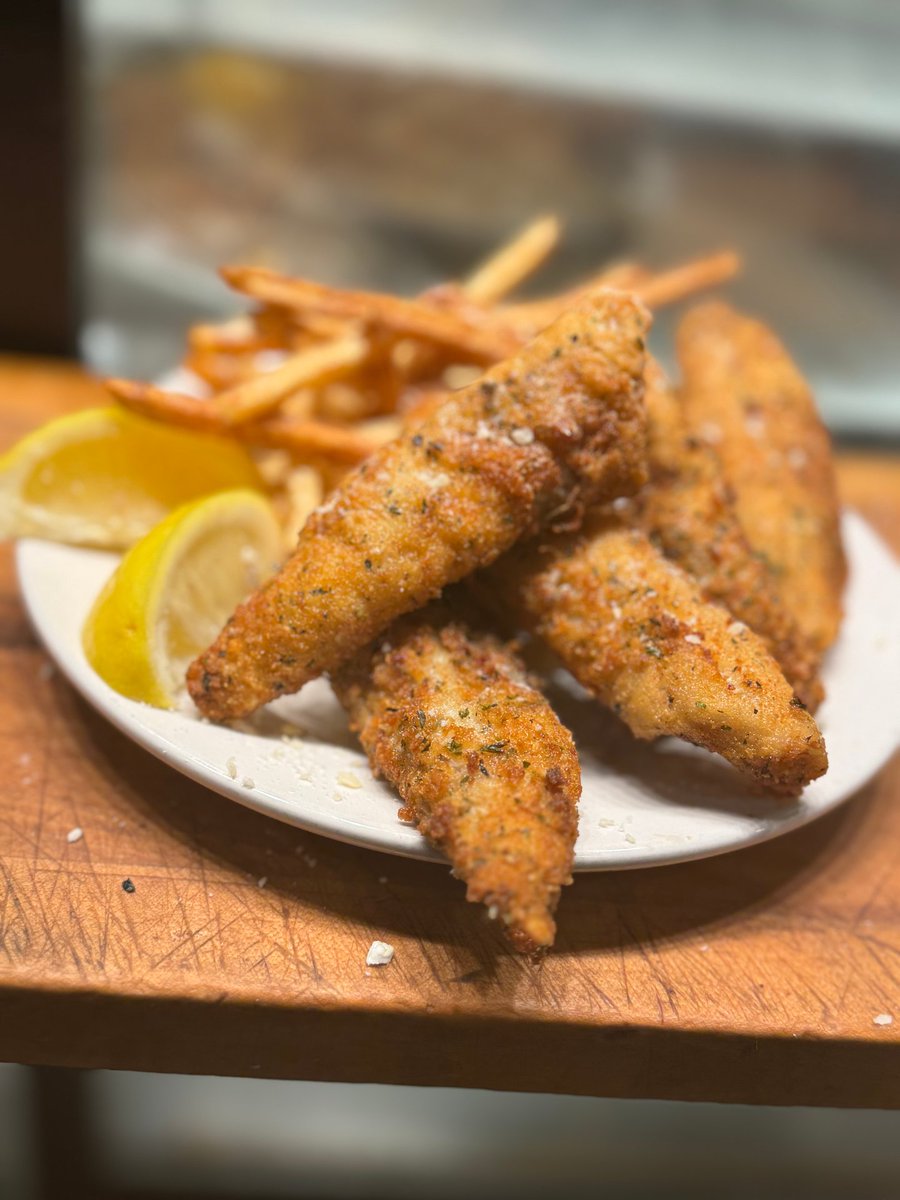 4thBase1's tweet image. Dive into the flavor of Lake Perch Fry at 4th Base Restaurant! 🐟🍴Savor perch fried in homemade Italian bread crumbs or pan-fried with a butter and garlic twist. Your choice of fries or onion rings on the side. 😋 #LakePerchFry #4thBaseEats